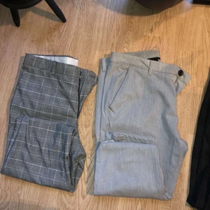 Kostymbyxor   - Bra skick , rutig byxor = stl 50  HM , Helgråa = 33 32 Tailored Originals , 100kr per byxa, skriv privat för fler bilder 