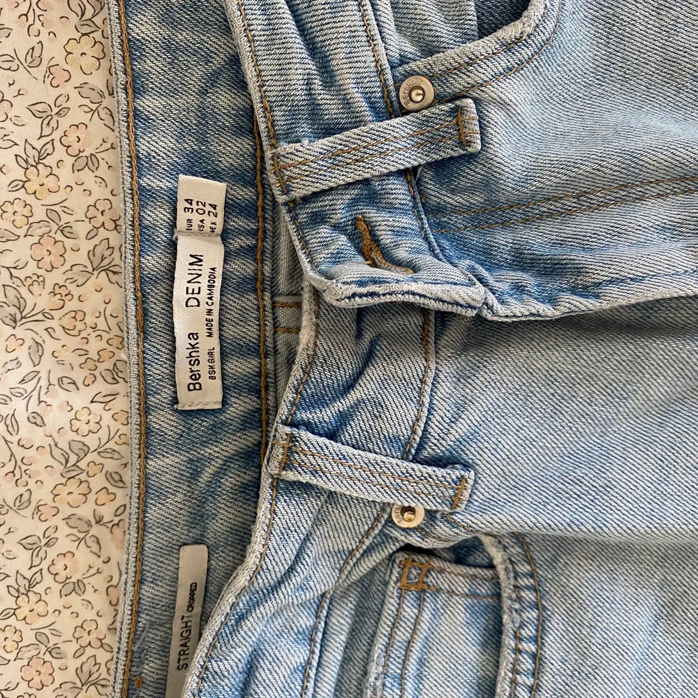 Köparen står för frakten 💙. Jeans & Byxor.
