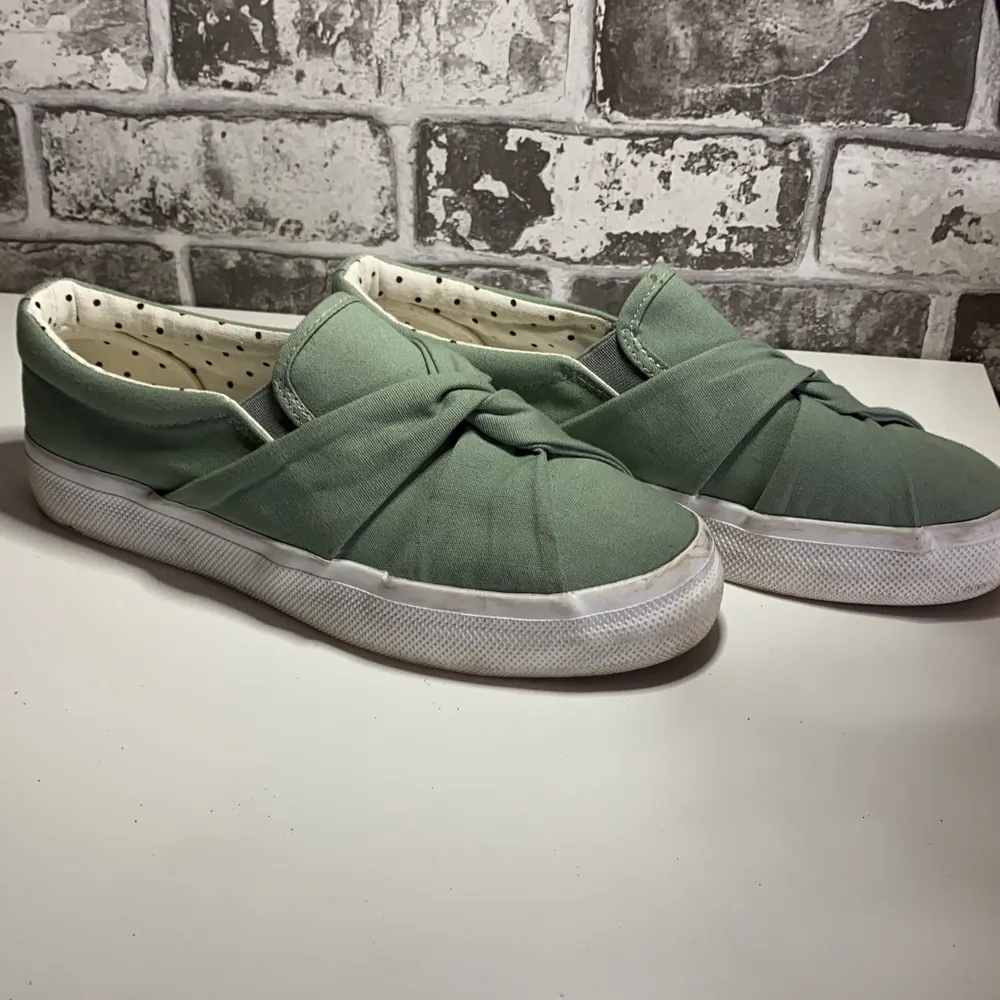Gröna skor från Anna Field storlek 38. Knappt använda, 150kr💫💫⭐️. Skor.