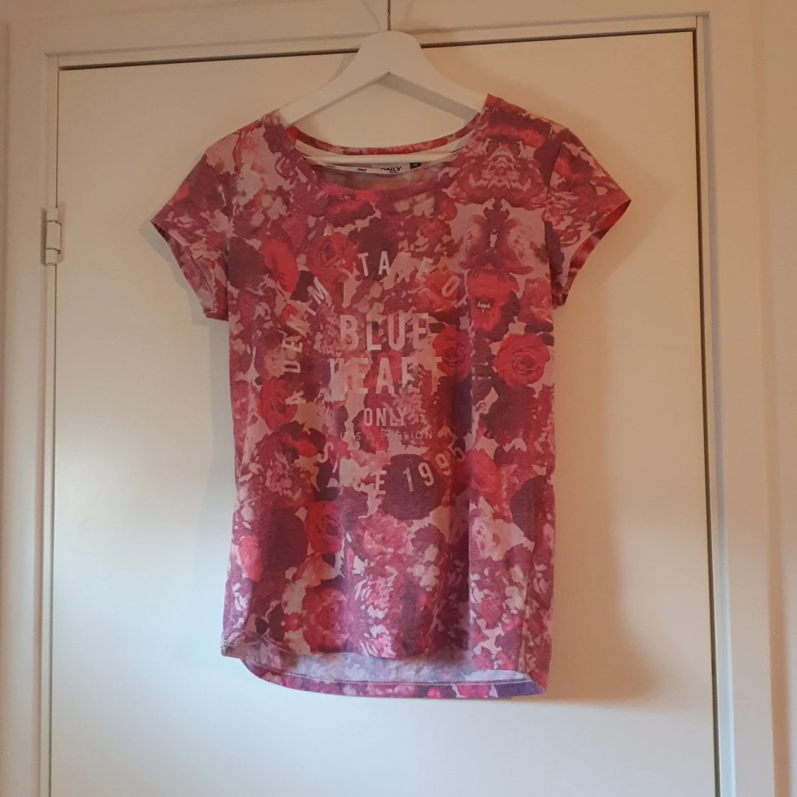 T-shirt blommig stl.M