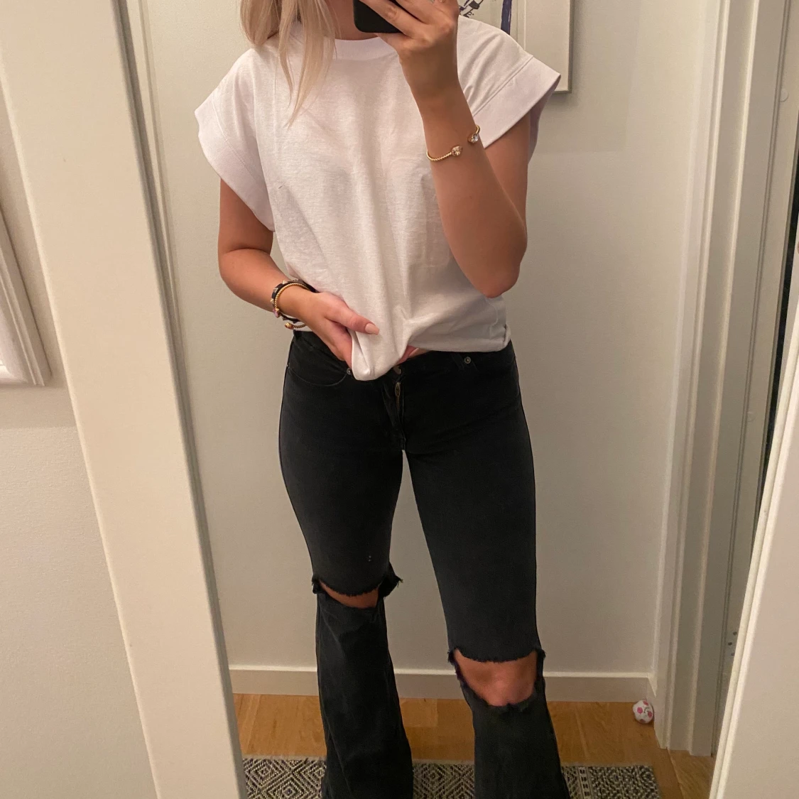 Bootcutjeans med hål 