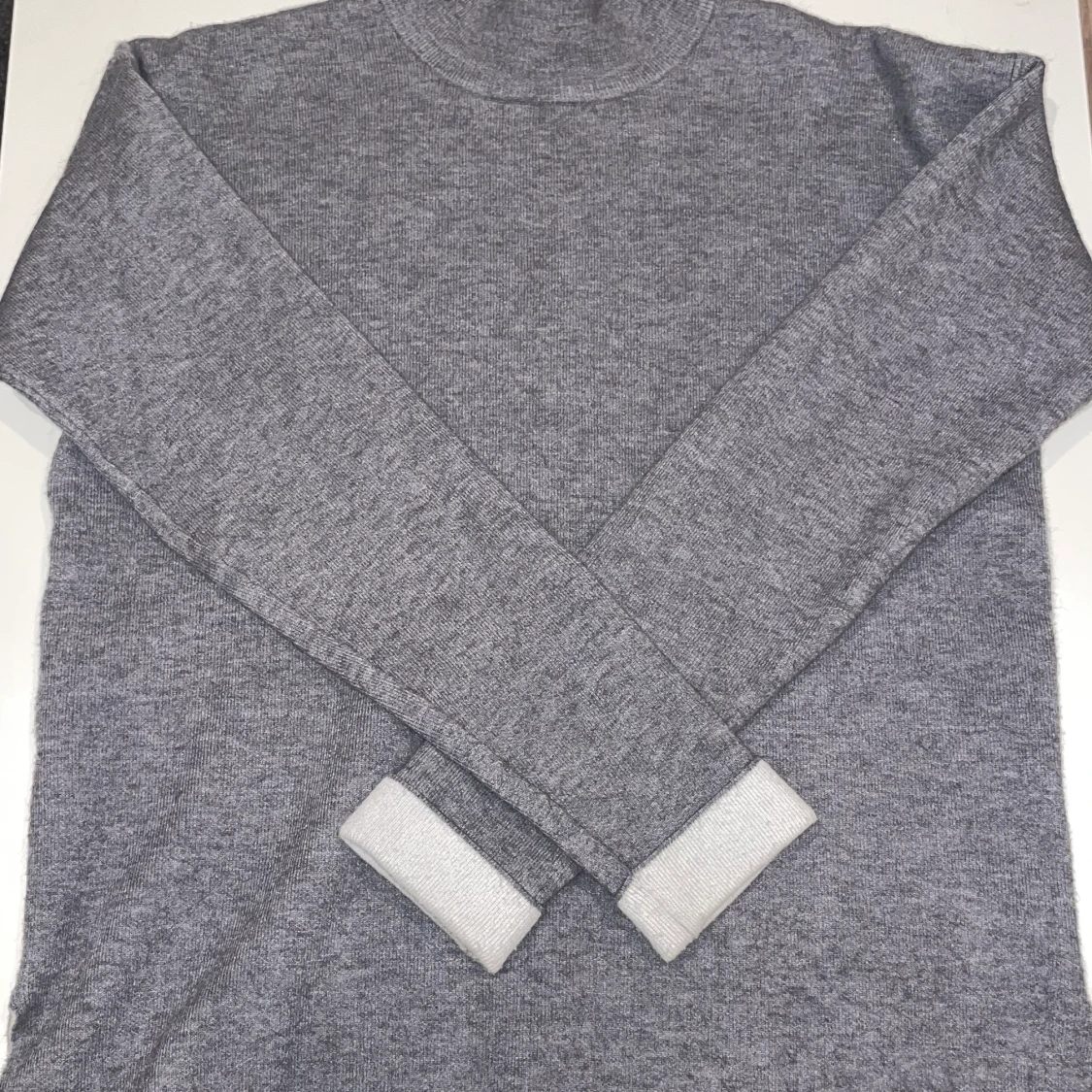 Vanlig grå sweater  - 90