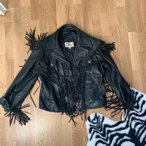 Vintage leather jacket size Medium / oversized if small 