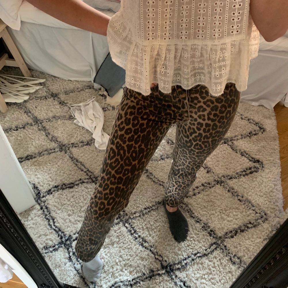 Leopard jeans ifrån zara | Plick Second Hand