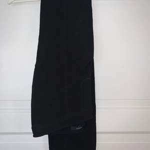 Svarta kostymbyxor från Lindex. Använda ett par gånger. Säljer pga för liten storlek 💕