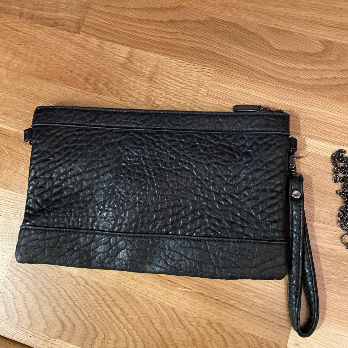 Kuvertväska i läderimitation  - 90