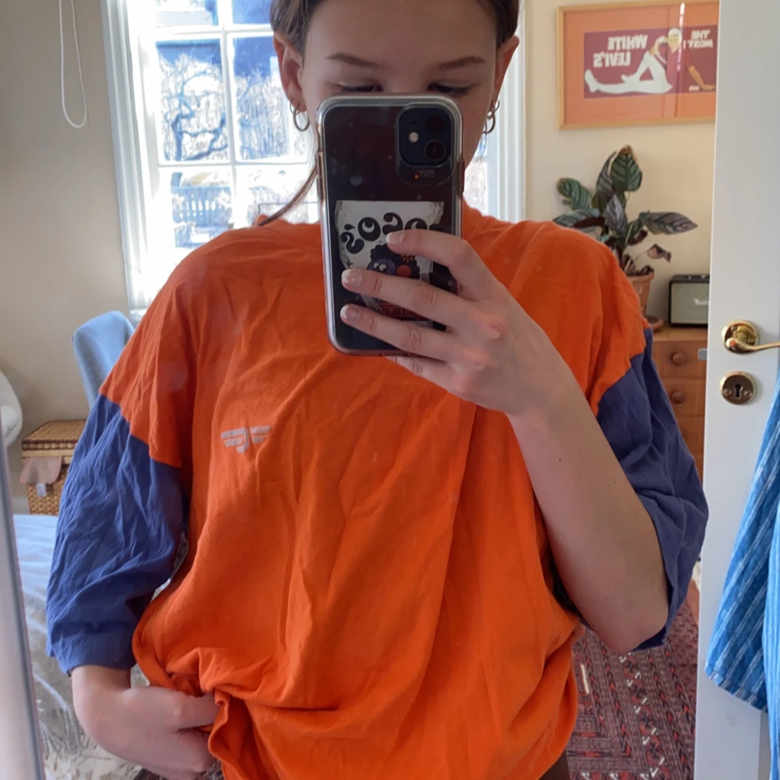 Snygg oversized t-shirt med olika färger på ärmarna