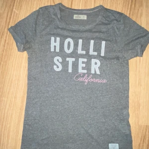 Hollister, tshirt - T-shirt från hollister, stl xs (passar s)