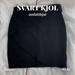 svart omlottkjol - Kort svart omlottkjol i storlek S