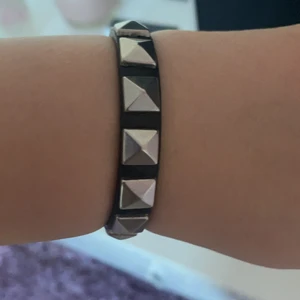 Armband  - Svart armband.