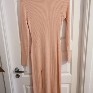 Klänning med slits - Aldrig använd 