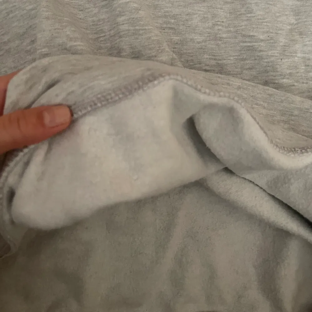 En basic mysig grå oversized sweatshirt. Knappt använd.🤍. Tröjor & Koftor.