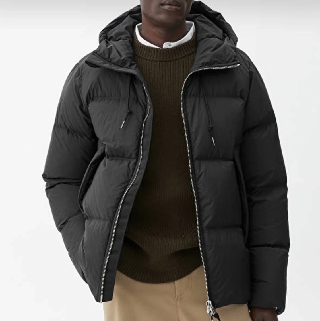 Svart pufferjacka från Arket