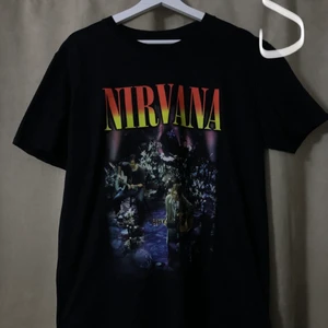 Nirvana tee - Helt ny t-shirt i storlek S. Denna sitter däremot mycket oversized!