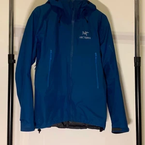 Arcteryx jacka  - Arc jacka ja tröttnat på som ja fick av min pappa 1år sen rätt använd vill bli av med 