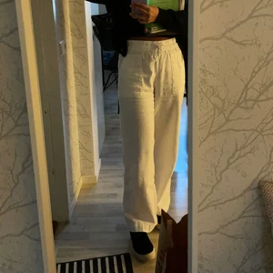 Linne byxor - Säljer nu mina fina linnebyxor från Kappahl, de är knappt använda och i bra skick! Prefekt nu till sommaren!