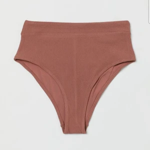 Bikinitrosor från hm - Säljer dessa bikinitrosor. Dem är endast testade, men dem tvättas ändå såklart före dem skickas om det skulle önskas.😁 Originalpris 150 kr men säljer för 120 då dem är testade.
