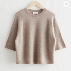 other stories stickad tröja - Ibtressekoll! Jättefin stickad t shirt typ från other stories BUD 450kr