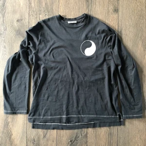 Our legacy long sleeve  - Slutsåld long sleeve från our legacy, sparsamt använd :) 900 + 66kr spårbar frakt