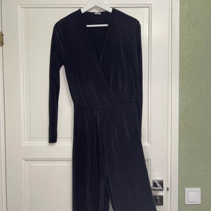 Jumpsuit  - Svart jumpsuit st: XS/S ✨ 40kr