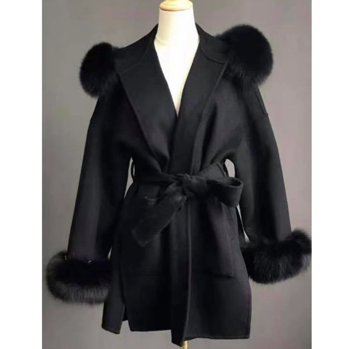 Kappa med pälskrage (äkta cashmere)