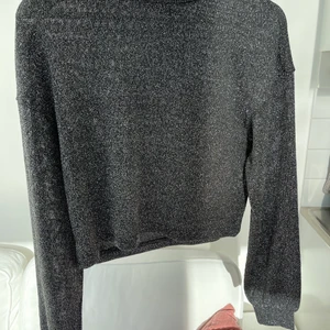 Glittrig tröja - Från hm, aldrig använd💗