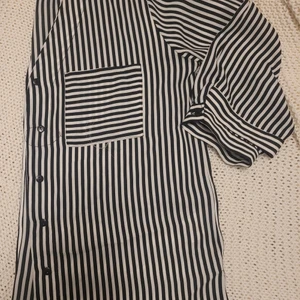 Randig skjorta  - Fin Randig kortärmad skjorta i storlek M. 