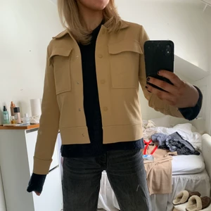 Skjorta/jacka från cos strl xs - Säljer min älskade skjorta/jacka från cos i strl xs!👌😎