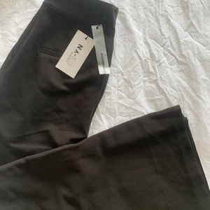 😍Kostymbyxor😍 - Wide leg! Från nakd, aldrig använda😍 dold dragkedja på sidan 💫