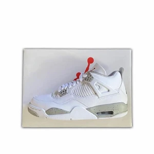 Jordan 4 Retro white oreo (2021) - Säljer dom eftersom jag ej använder de. Skorna är riktigt fräscha. Köpte dom på restock för inte så länge sen.