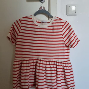 Randig tröja från Zara - Randig tröja från zara. Aldrig andvänd. Köpt för 169kr. Skriv om ni är intresserade! Pris kan diskuteras