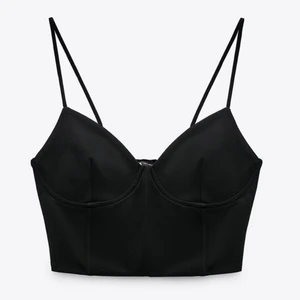 Corset topp  - Svart corset topp från zara. Aldrig använd, lappar är kvar. Storlek M/L. Stretchigt material.