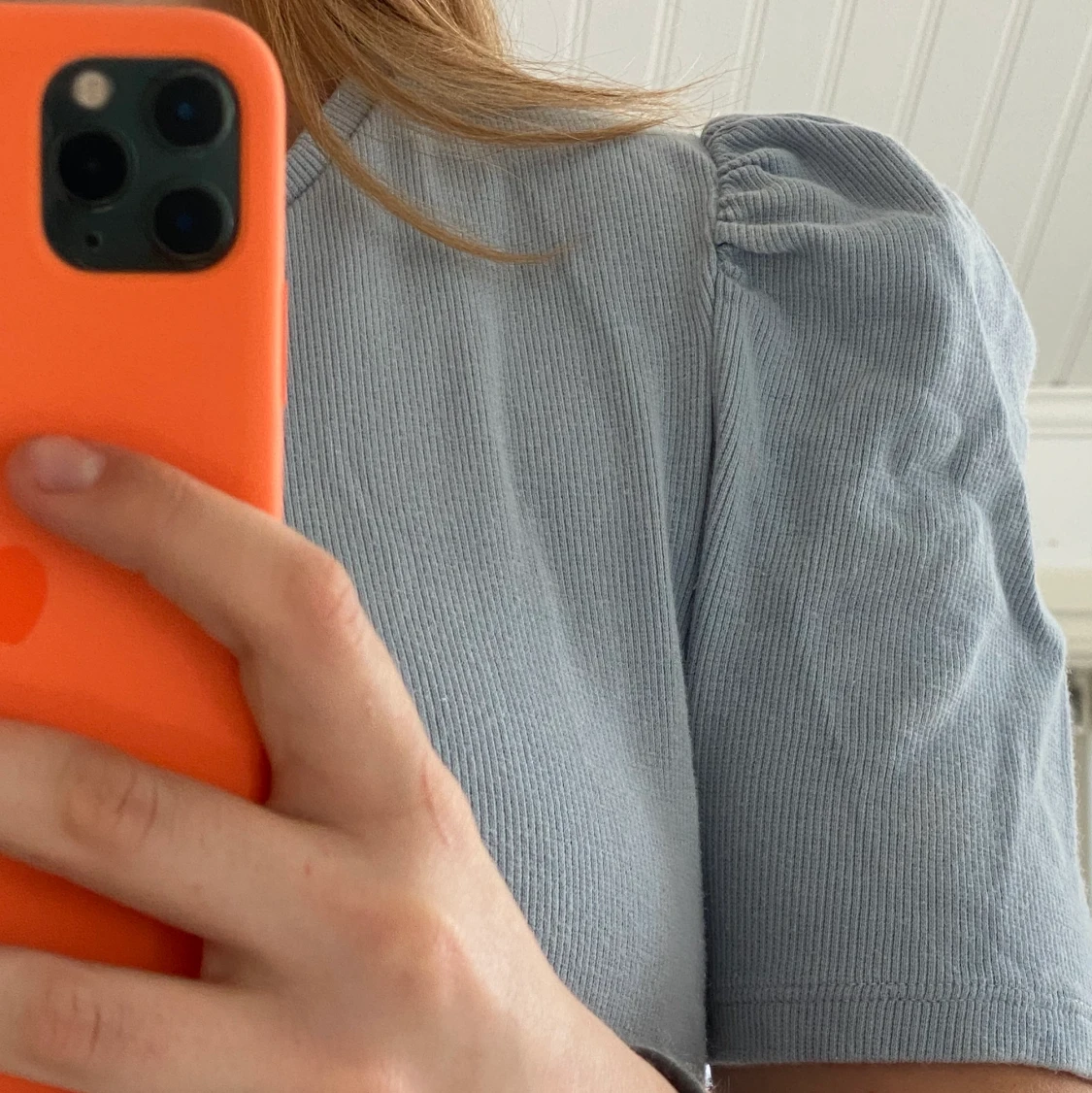 Blå topp med puffärm - 90