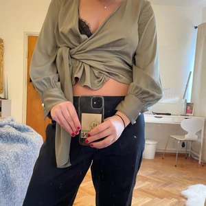 Blus  - Underbar blus från zara!!! Storlek M men skulle säga att den passar allt från xs-m