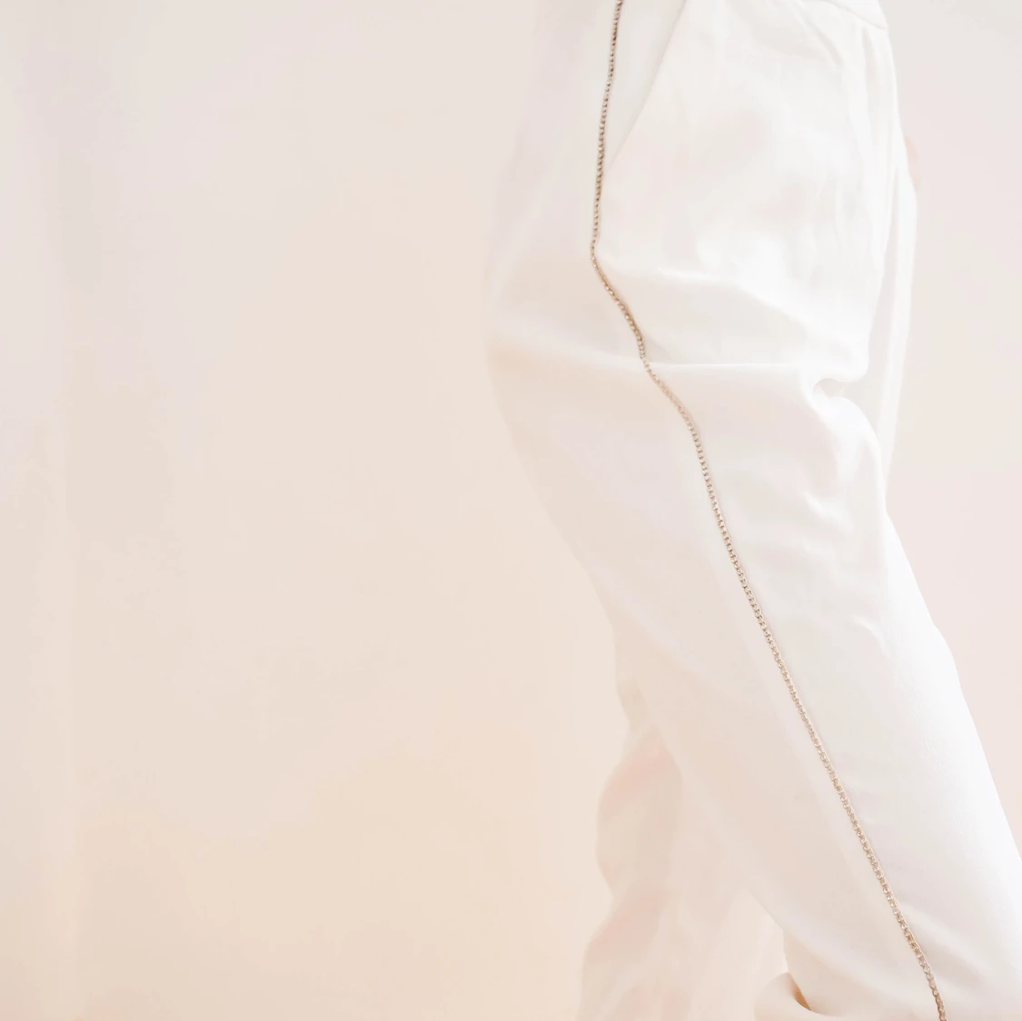 Vita kostymbyxor med glitterrand! - 90