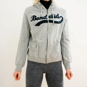 Bondelid-tröja med dragkedja - Tröja med dragkedja i fint skick från Bondelid🐼