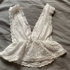 Topp - Jättefin topp som tyvärr är lite stor på mig. Första bild lånad av Ebba Ericson