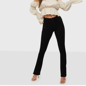 Molly slit jeans - Aldrig använda, endast testade. Storlek S. Köpte för 399 kr.