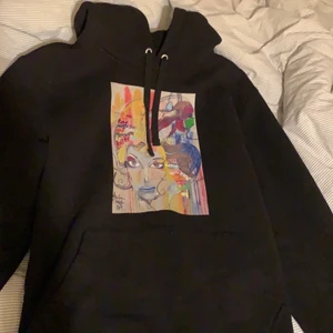 The cool elephant - En hoodie från the cool elephant. Används inte. De är storlek m men passar s osså.