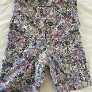 Oysho gym shorts  - Rarely used, very new. Good material, not very strechy though. 