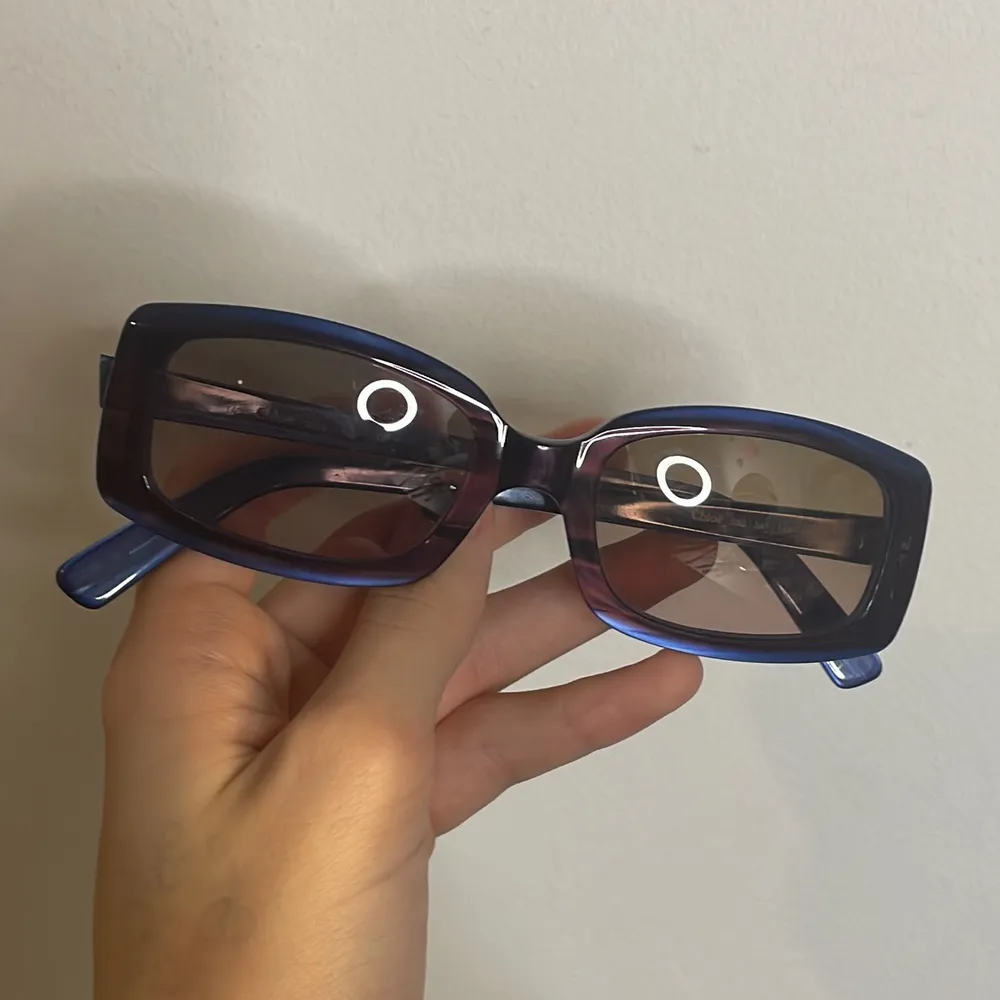 Riktiga Chloé solglasögon, jag har använt de nån gång under sommaren, men man kan säga att de är ”oanvända” köpte för typ 180 kr. Accessoarer.