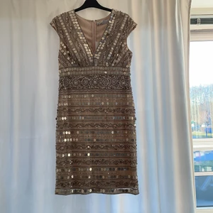 Klänning  - Klänning helt ny storlek 40