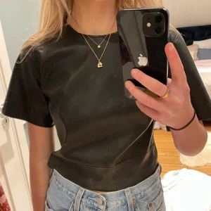 Skinn ”t-shirt” - Super cool skinntröja som både går o klä upp o ner