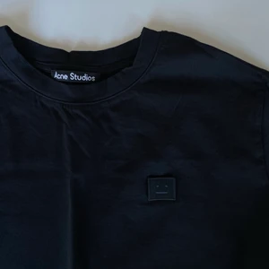 ACNE stl XS - Endast använd en gång. Stl xs men i en oversized fit! Köpt för 1100kr