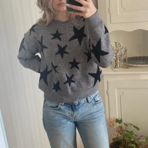 Köpt via Plick, känner inte till märke!  - Stjärntröja typisk ”Stockholmstil”