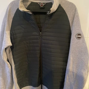 Mörkgrön Colmar jacka  - Säljer min colmar jacka, den har några missfärgningar (fråga gärna efter bilder) Köparen står för frakten! 