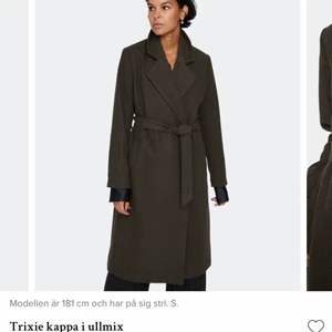 Brun kappa från BikBok - Brun kappa från BikBok i strl M. Använd en gång så i nyskick. Frakt tillkommer.