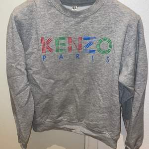 Sweatshirt i kenzo tryck, använd men i gott skick