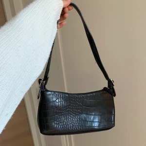 3 VÄSKOR  - Säljer dessa tre väskor tillsammans för totalt 100kr. Med frakt blir det 166kr 🤍