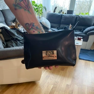 Necessär Gaston Luga  - Oanvänd svart necessär från gaston luga! 